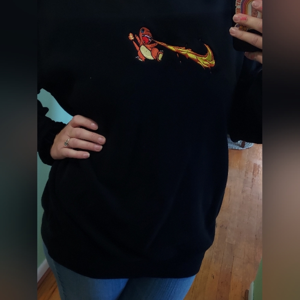 🔥 Pokémon Charmander Embroidered Sweatshirt 🔥
